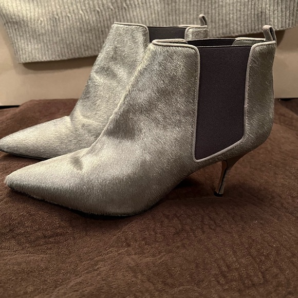 New Manolo Blahnik Dildi bootie silver pony hair- never worn. Reduced price! - Picture 3 of 7